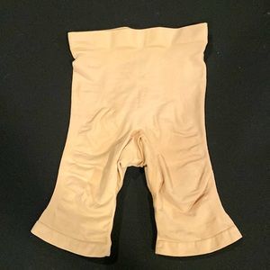 Skims Seamless Sculpt Mid-Thigh Short, Size XXS/XS